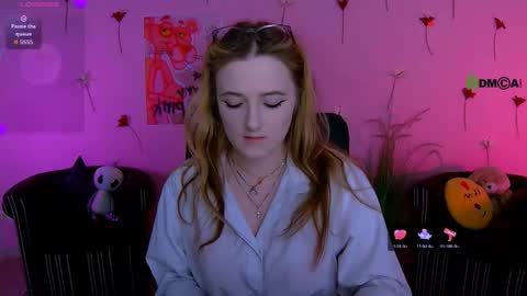 luna_berryy online show from April 17, 7:27 pm