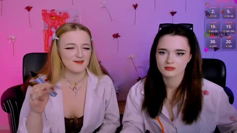 luna_berryy online show from March 28, 9:16 pm