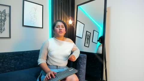 luna_blackwell online show from May 2, 8:14 pm