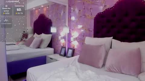 Luna Bloom online show from June 25, 6:40 am