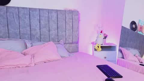 luna_blooms online show from April 18, 2:19 pm