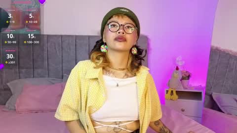 luna_blooms online show from April 4, 11:50 am