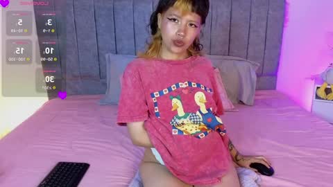 luna_blooms online show from April 12, 12:31 pm