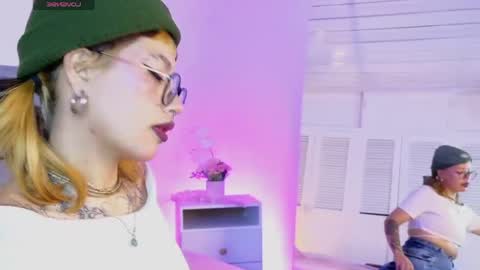 luna_blooms online show from April 19, 12:28 pm