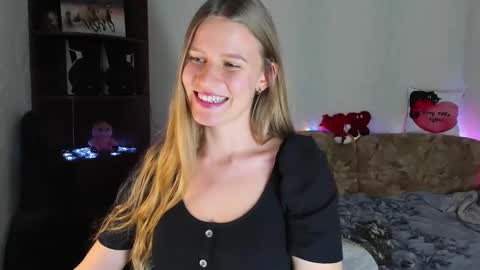 Snapshot of luna_evan chatting on December 17, 1:16 pm luna_evan online show from December 17, 1:16 pm