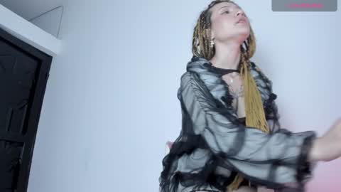 luna_hazard online show from December 5, 9:11 am