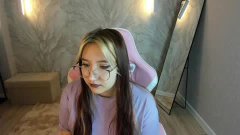 Luna Host online show from April 18, 2:13 am