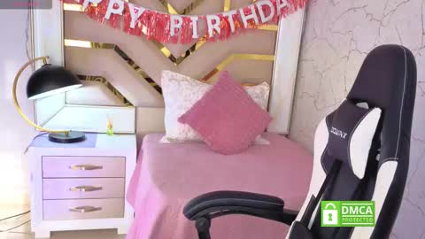 Luna  Jonez  online show from December 5, 12:36 pm