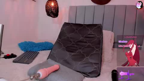 LUNA LOBOO online show from April 30, 8:57 pm