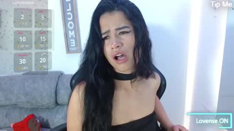 luna_starr69 online show from December 5, 2:37 pm