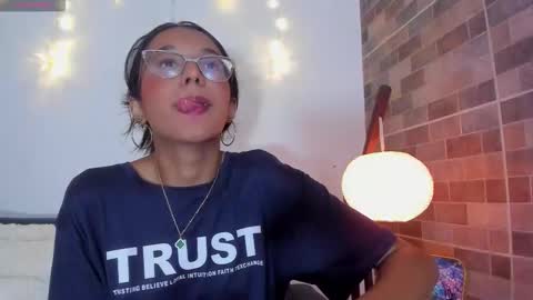 luna_valen online show from February 3, 9:30 pm