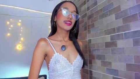 luna_valen online show from December 22, 9:32 pm