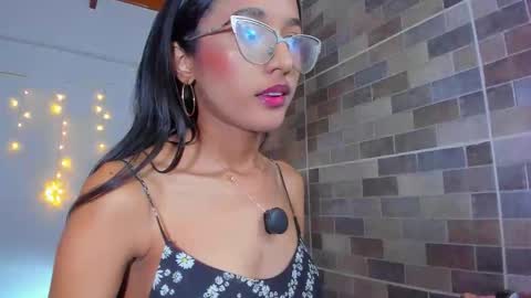 luna_valen online show from December 19, 11:33 pm