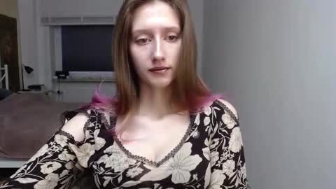 L U N A  online show from November 28, 6:32 am