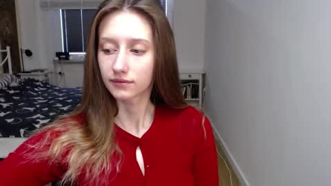 L U N A  online show from March 25, 6:42 am