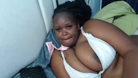 lunabloom01 online show from October 20, 9:53 pm