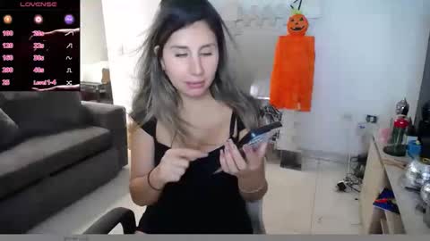 Snapshot of lunagardners chatting on October 3, 8:17 pm lunagardners online show from October 3, 8:17 pm