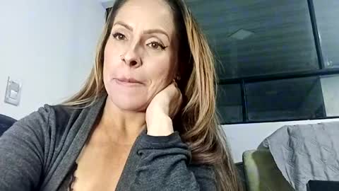 lunagoldenangel online show from August 6, 5:27 am