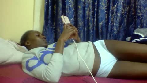 lunah_kitty online show from April 18, 7:58 pm