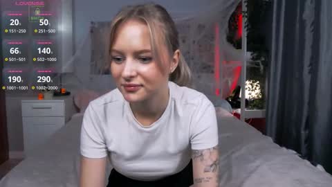 Snapshot of lunaluxyx chatting on October 20, 1:49 pm Luna online show from October 20, 1:49 pm