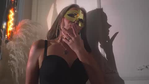 lunamisteriosa_ online show from December 23, 9:59 am