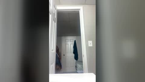 lunamoth00 online show from December 14, 11:55 pm