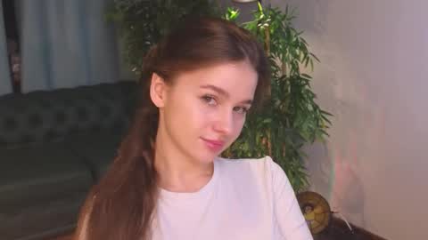 lunaolivia_ online show from February 10, 12:52 pm