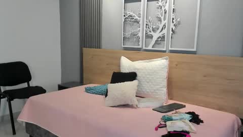 Luna  online show from January 7, 6:46 pm