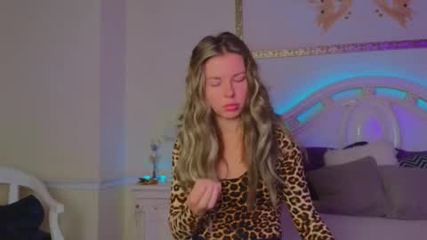 Luna Rishi online show from October 10, 11:49 am