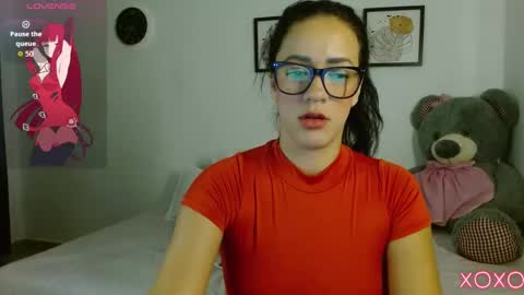 lunayois02 online show from November 1, 1:28 am