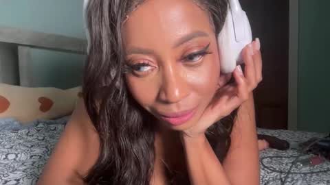 lunchboxgirl online show from April 21, 5:36 am