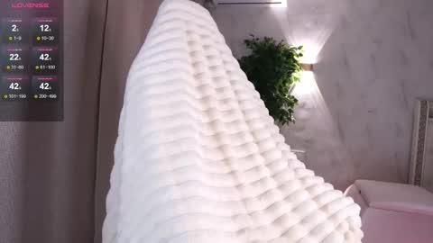 lunna_fae online show from September 9, 1:33 pm