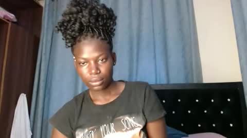 luo_queen online show from February 12, 4:27 am