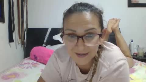 Lupita online show from October 15, 2:37 am