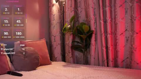 Snapshot of lureofeva chatting on October 13, 10:23 pm Eva online show from October 13, 10:23 pm