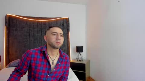 Lushian And Luna online show from May 16, 4:49 pm