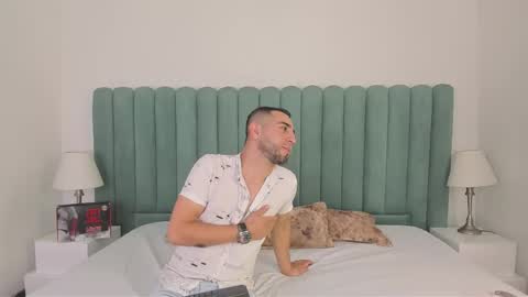 Lushian And Luna online show from October 6, 3:30 pm