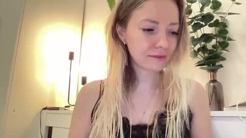 lusiluv online show from March 3, 7:21 pm