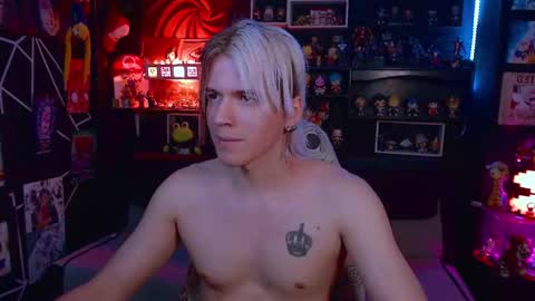 Snapshot of lustymatt chatting on September 27, 11:57 pm lustymatt online show from September 27, 11:57 pm