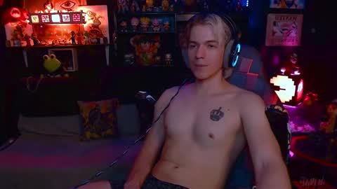 Snapshot of lustymatt chatting on October 12, 8:18 am lustymatt online show from October 12, 8:18 am