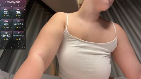 Sofa online show from April 14, 6:33 pm