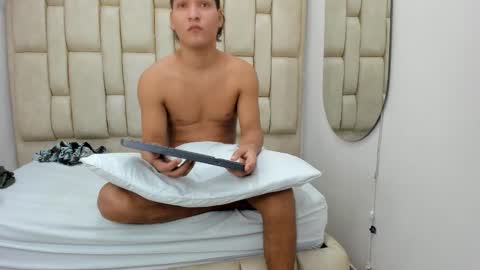 Violet and Logan online show from January 31, 8:39 pm