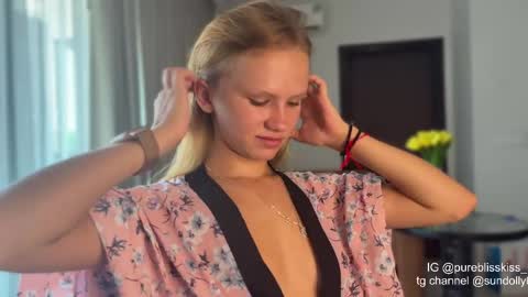 lxsundolyxl_ online show from April 14, 5:11 am