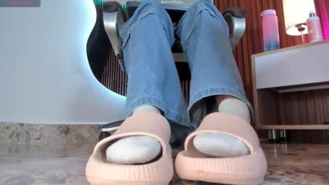 Lyhana Lee online show from October 1, 11:42 am