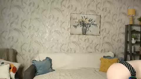 LynaFrost online show from July 25, 5:38 am