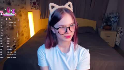 Cozy Lynns room online show from December 4, 8:47 am