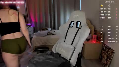 lynne_dawson online show from March 22, 11:03 am