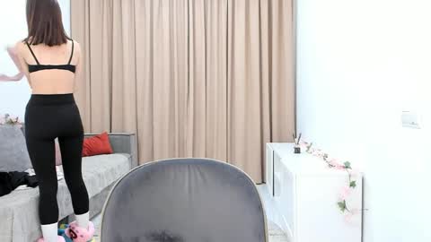 Lynsey online show from April 20, 6:44 pm