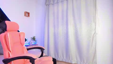 Lyra  online show from April 1, 8:17 pm