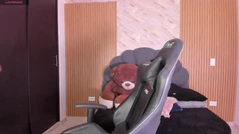    VIVIANA    online show from April 5, 4:42 am